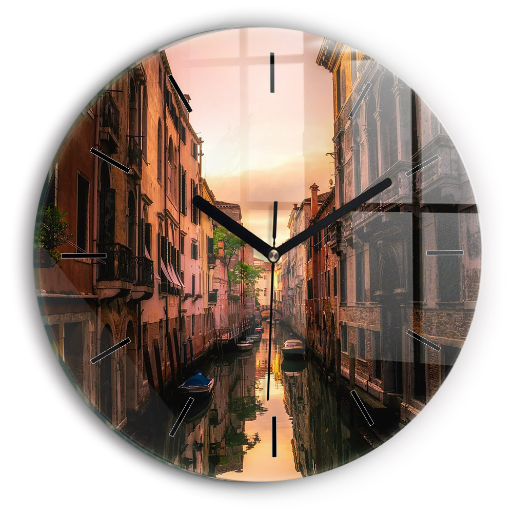 Vue du canal dans la ville Horloge ronde murale
