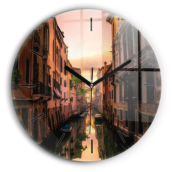 Vue du canal dans la ville Horloge ronde murale