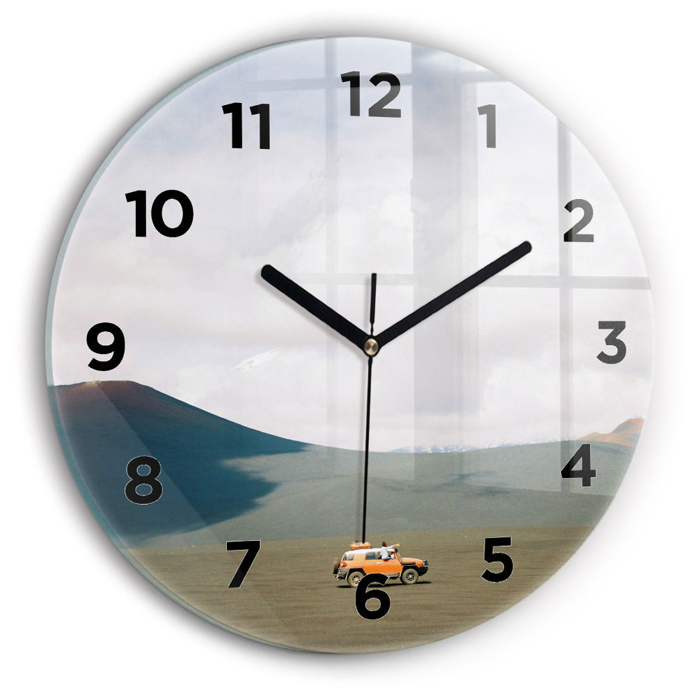 Pendule murale ronde Véhicule dans le désert du Kamchatka